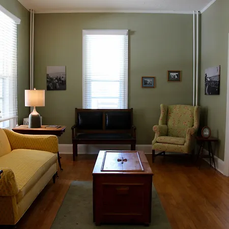 Pine Cottage Bed & Breakfast-2